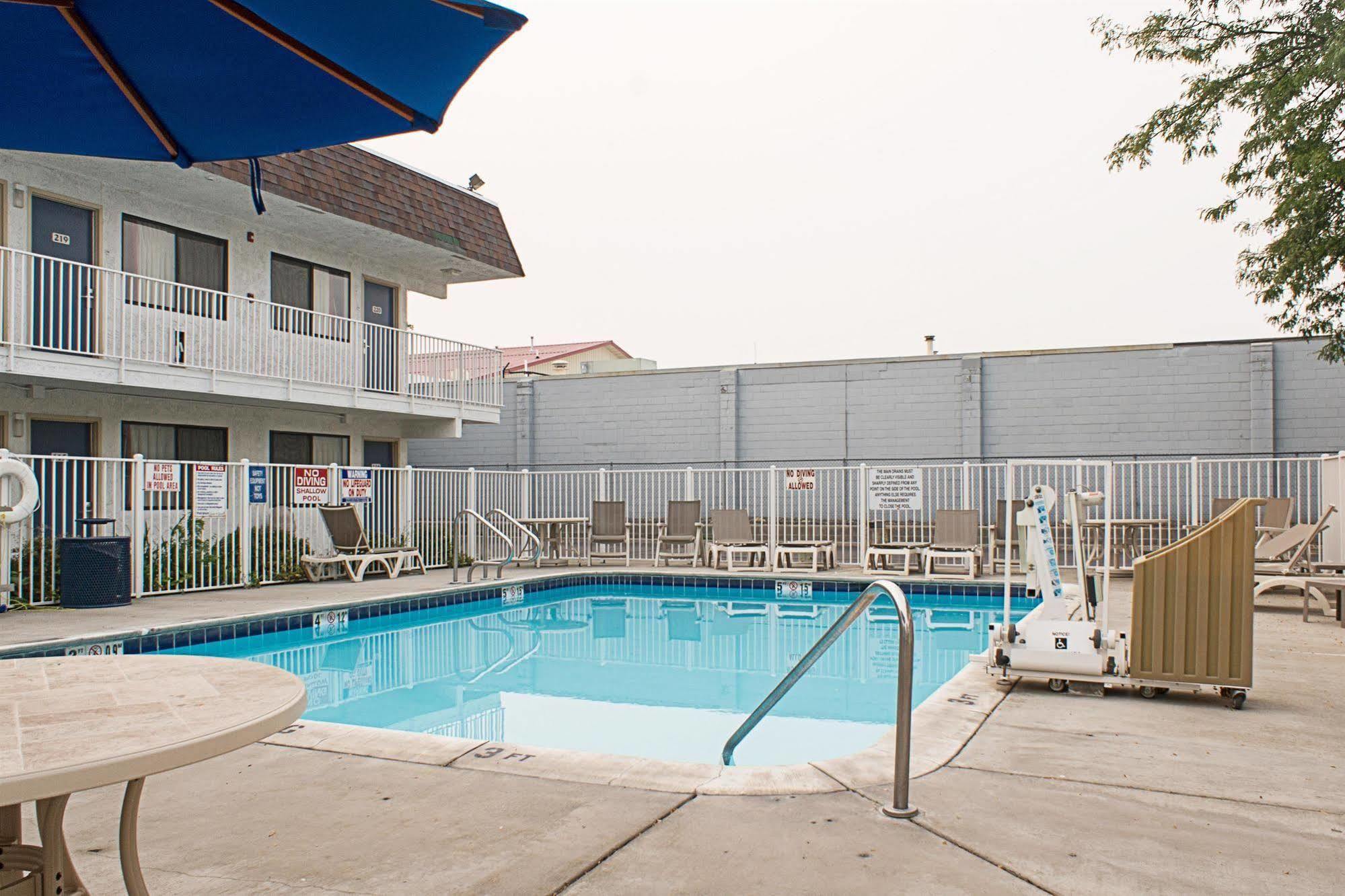 Motel 6-Kalispell, Mt エクステリア 写真